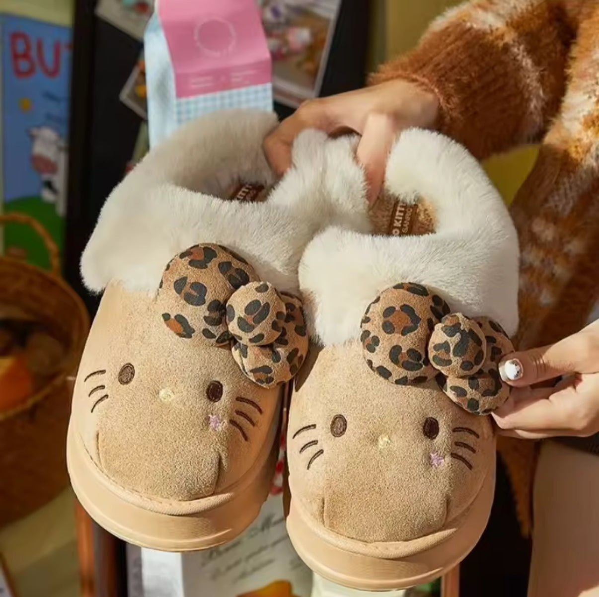 Chaussons Hello Kitty 🐱👣 – Douillets et mignons pour l'intérieur et l'extérieur 💖
